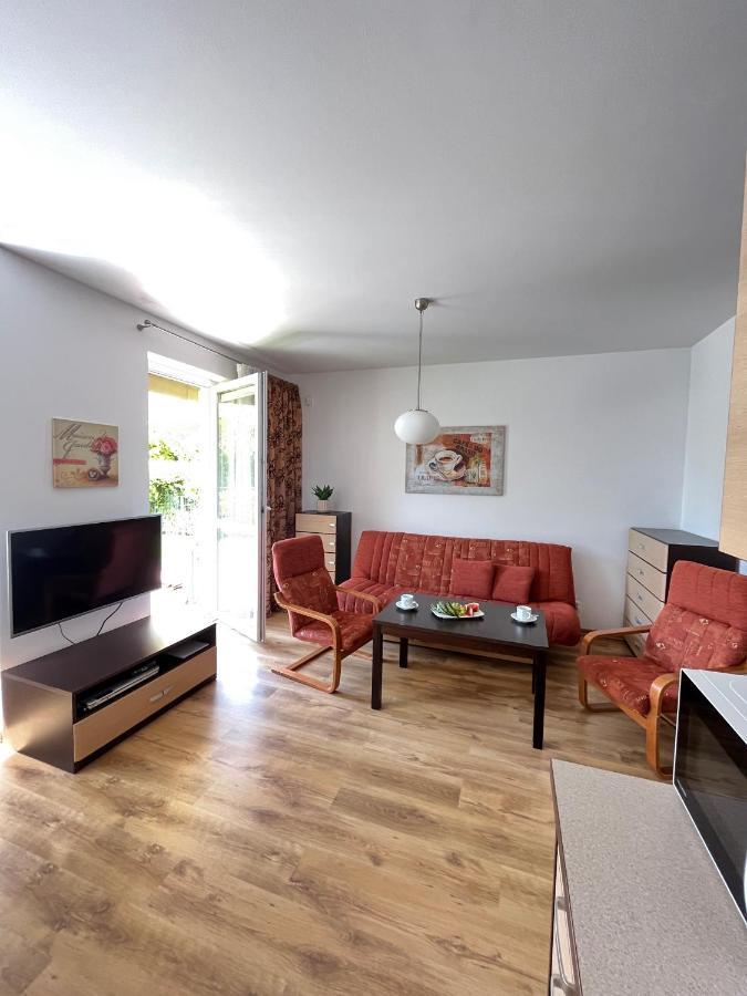 Apartament Z Garazem I Ogrodem Kołobrzeg Esterno foto