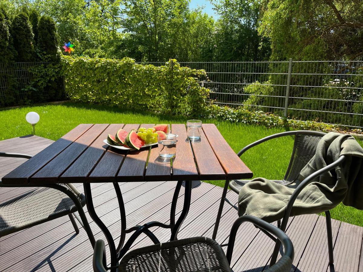 Apartament Z Garazem I Ogrodem Kołobrzeg Esterno foto